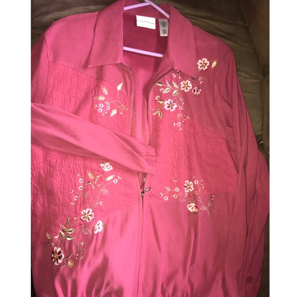 Beautiful floral jacket / pant set - Picture 2 of 3